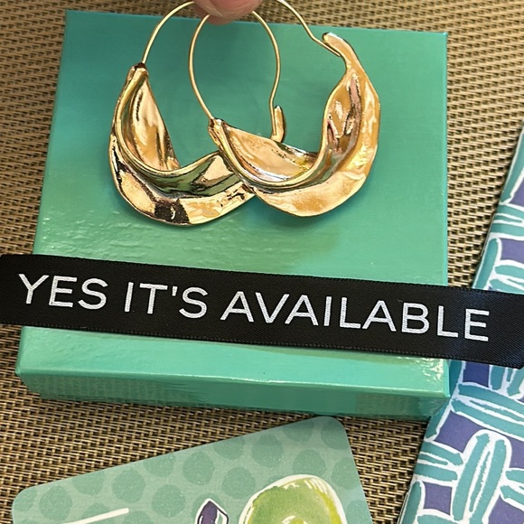 Gorgeous Gold Hoop Earrings Fortune Cookie Design - Picture 6 of 9